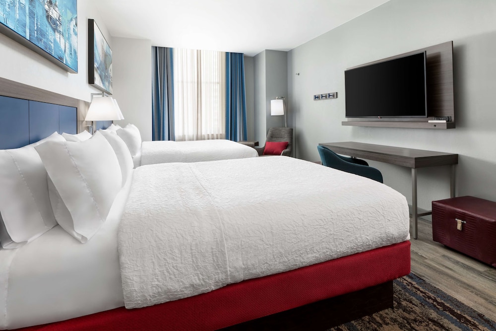 Hampton Inn & Suites Baltimore Inner Harbor - photo 9