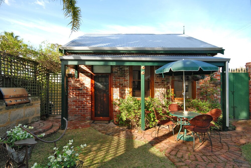 Above Bored Bed & Breakfast — 4-Star Luxury Hotel in Perth, Australia