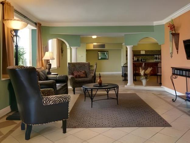 Travelodge By Wyndham Lafayette - photo 12