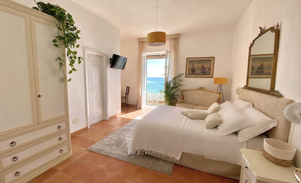 Villa Bina Sea Hotel in Serrara Fontana, Italy