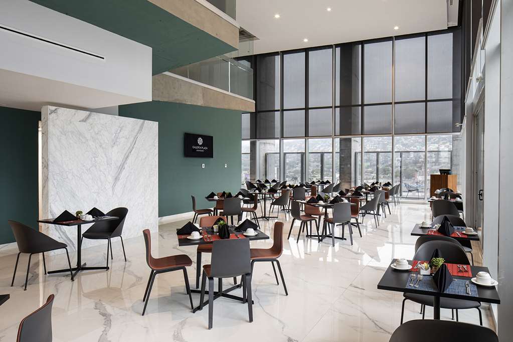 Galeria Plaza Monterrey Breakfast Area