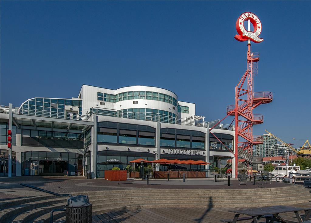 Coast Lonsdale Quay Hotel in North Vancouver, Canada