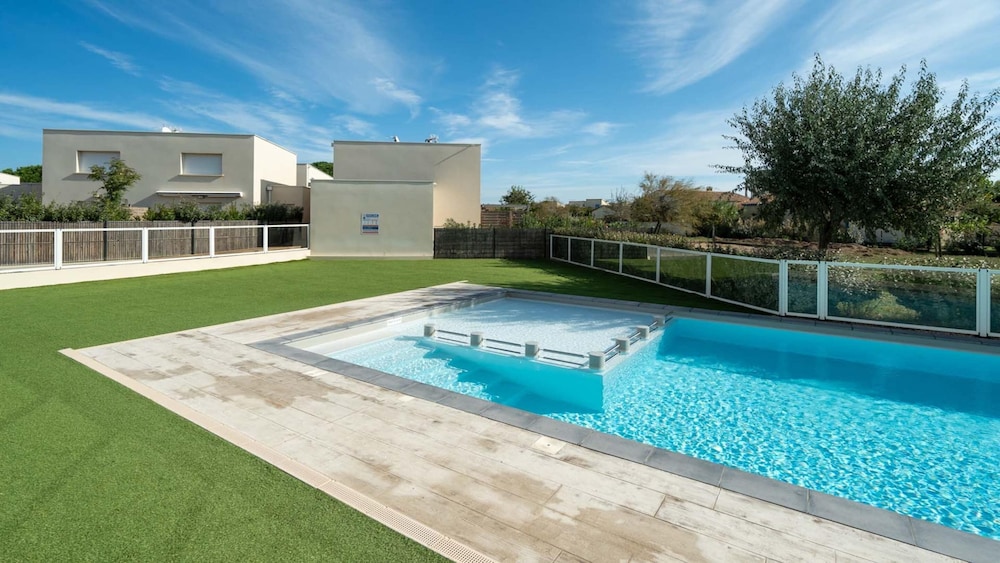 Near Boavista Free Parking — eco-hotel in Porto