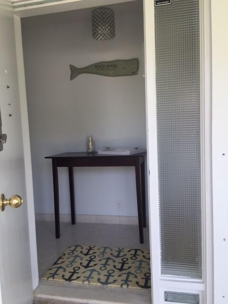 Salty Bungalows Rosie Fort Lauderdale - photo 18