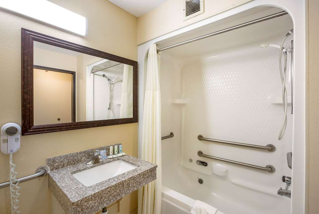 Quality Inn Storm Lake - photo 18