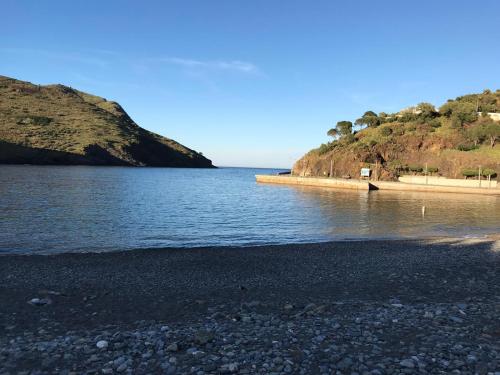 Apartaments Portbou Costa Brava — hotel in Portbou