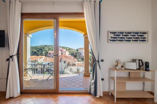 Parcheggio Posizione Centrale Vista Mare Parziale — 4-Star Luxury Hotel in La Maddalena, Italy