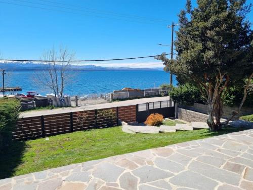 Casa frente al lago 1 Bariloche — 4-Star Luxury Hotel in San Carlos De Bariloche, Argentina