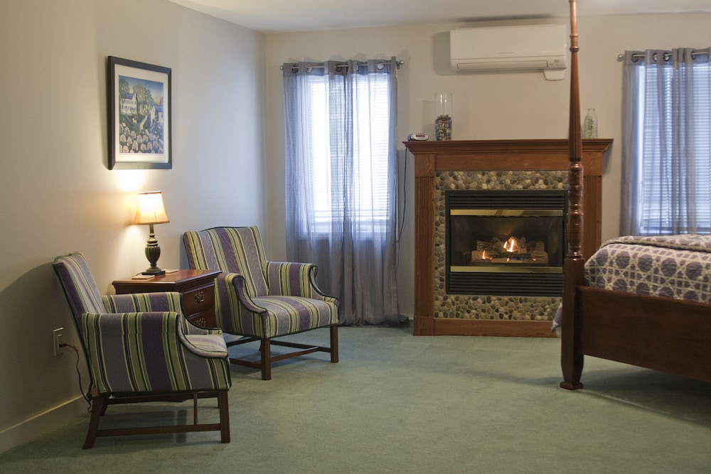 The Vermont Inn - photo 26