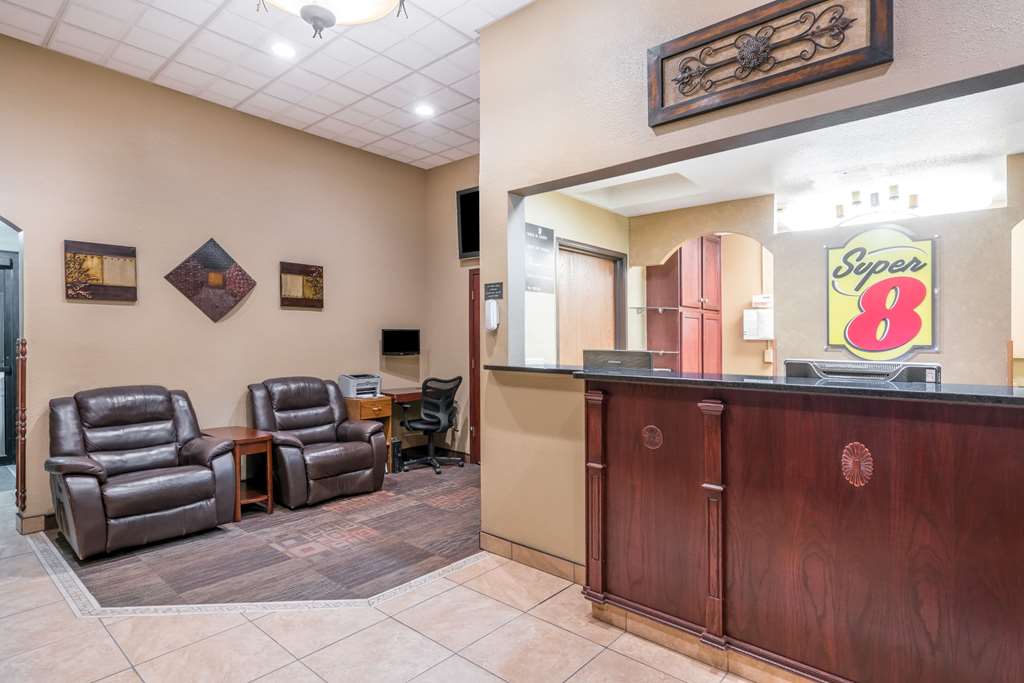 Super 8 by Wyndham Bismarck - photo 3