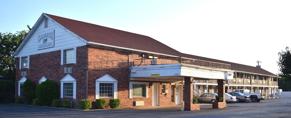 Claremore Motor Inn - photo 17