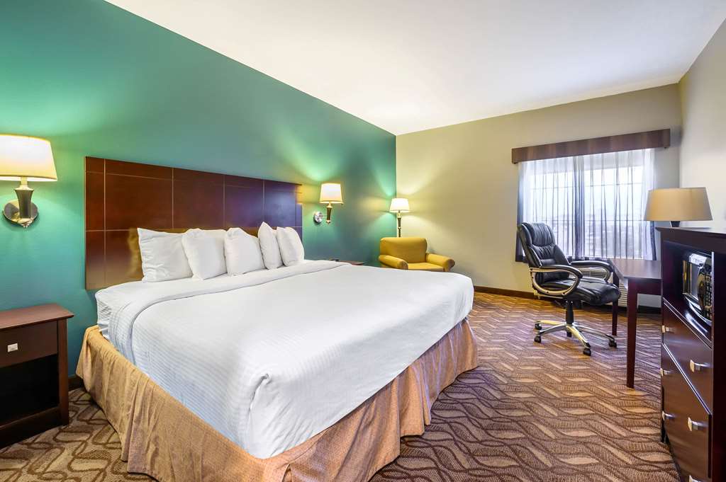 La Quinta Inn & Suites by Wyndham Longview North - photo 8