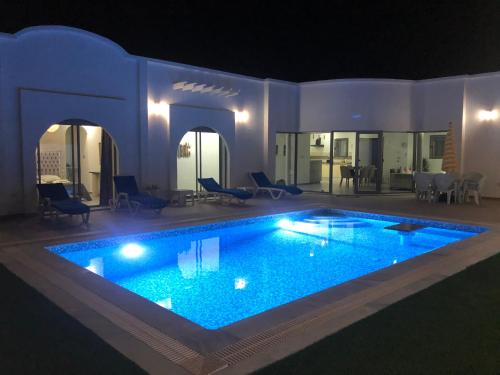 VILLA NOUR DJERBA plain pied haut de gamme piscine proche de la plage — 4-Star Luxury Hotel in Midoun, Tunisia