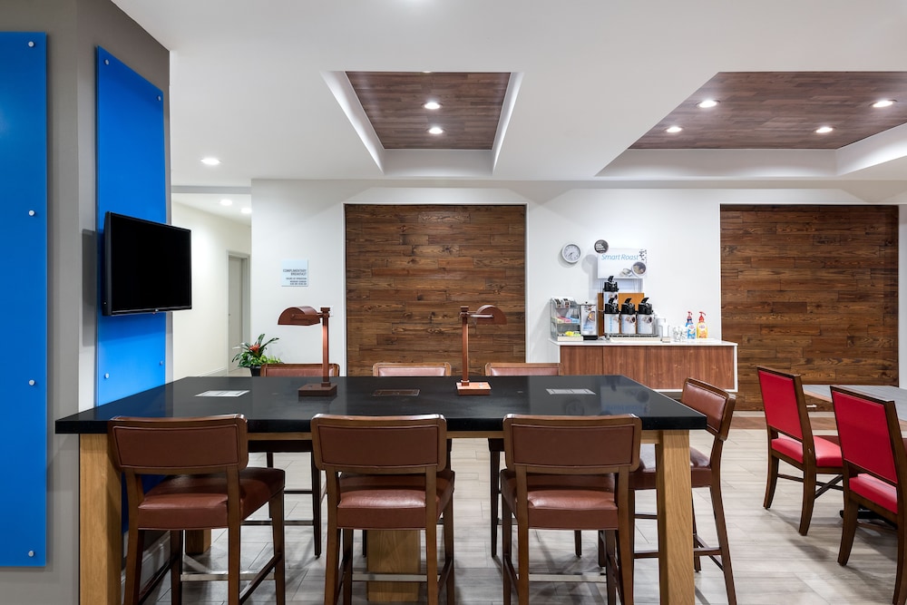 Holiday Inn Express & Suites Florence I 95 & I 20 Civic Ctr by IHG - photo 42