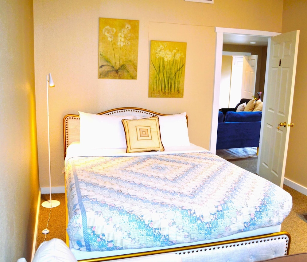 Room Cozy Nest 5 Near Und Campus — Grand Forks