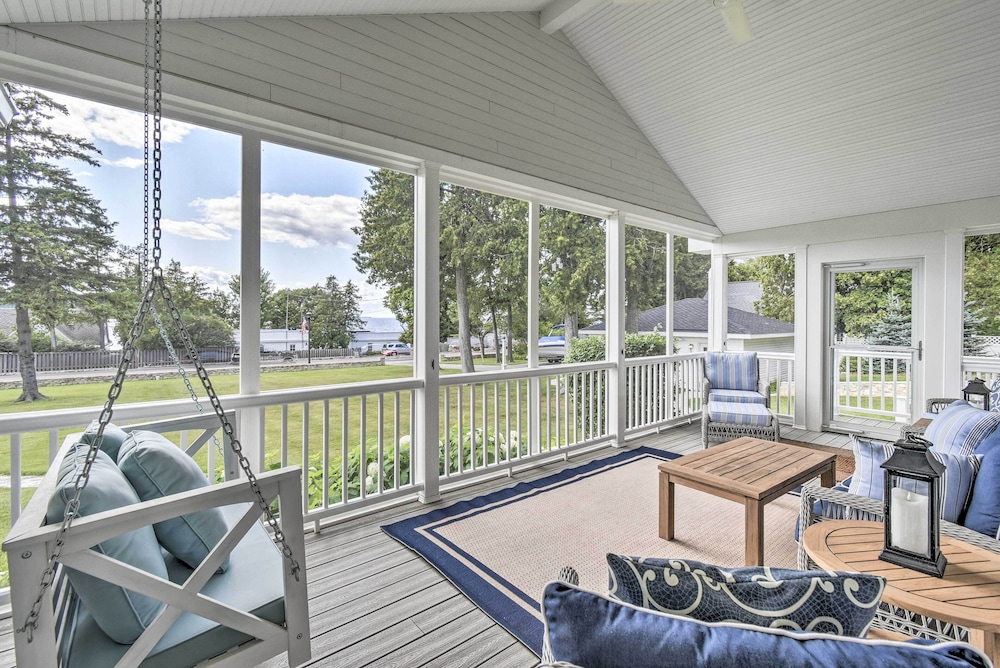 Ephraim Home with Yard Walk To Lake Michigan — 4-Star Luxury Hotel in Ephraim, United States