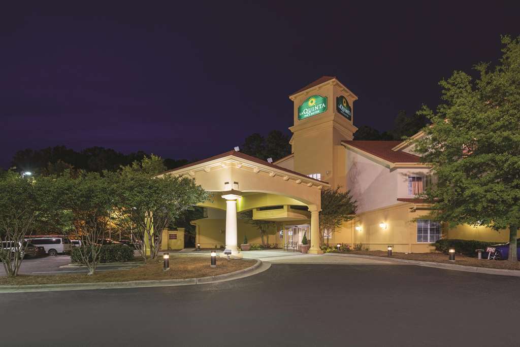 La Quinta Inn & Suites by Wyndham Univ Area Chapel Hill - photo 6