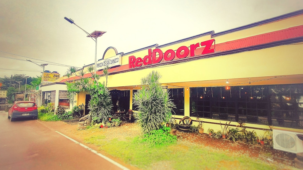 RedDoorz near San Juanico Bridge in Tacloban, Philippines