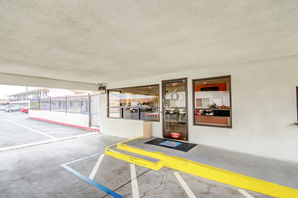 Motel 6 Manteca CA - photo 9