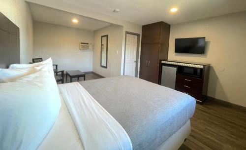 Sequoia Motel - photo 10