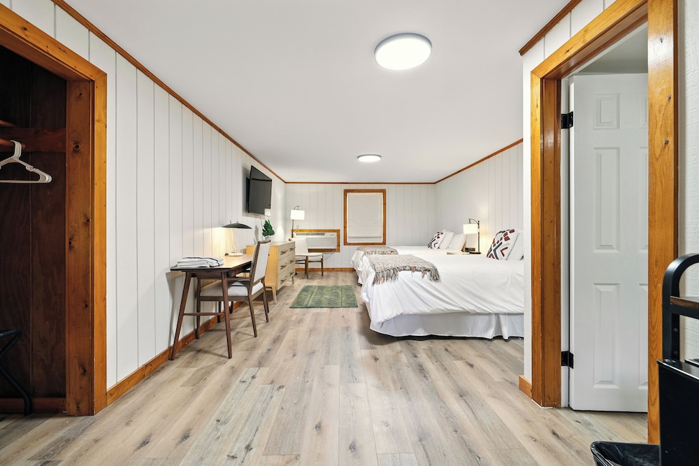 Hillside Motel LLC - photo 84