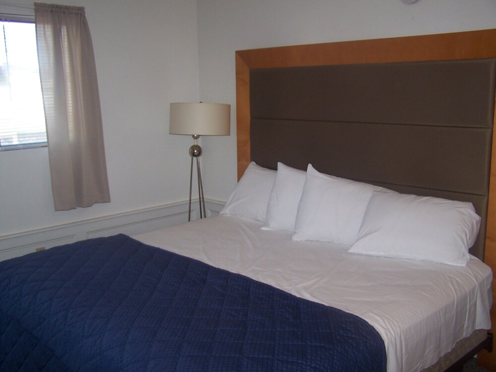 Nautical Motel and Suites - photo 4