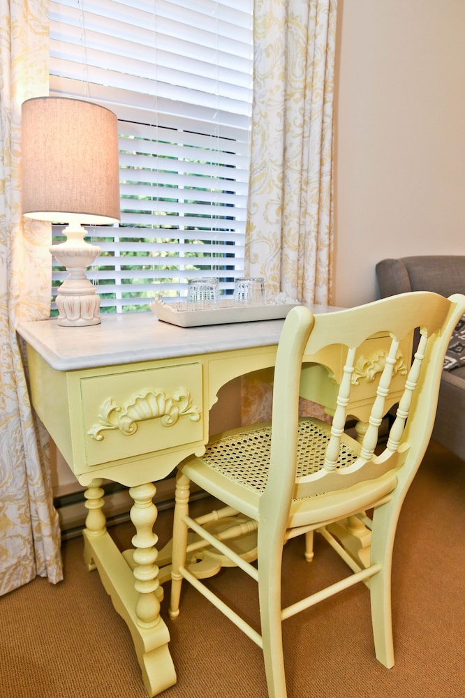 Yellow House Inn - photo 2