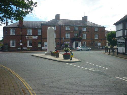 The Hand Hotel — hotel in Chirk