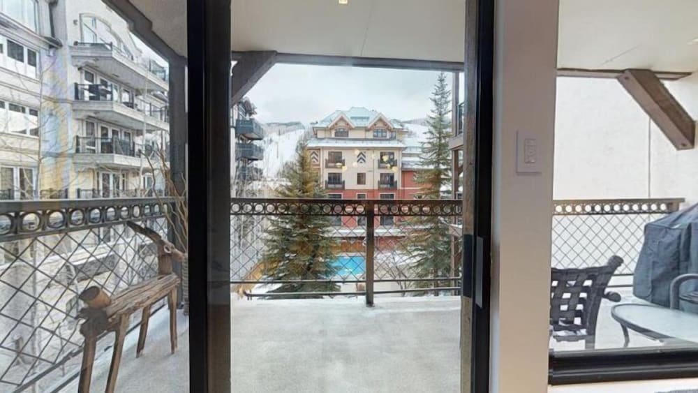 2 Bedroom Boutique Resort Condo With Hot Tub Access and Within Walking Distance to the Eagle Bahn Gondola - photo 11