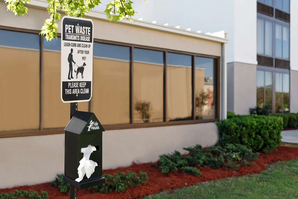 La Quinta Inn & Suites by Wyndham Dothan - photo 50