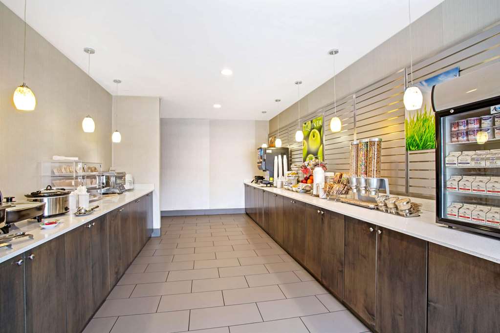 La Quinta Inn & Suites by Wyndham York - photo 33