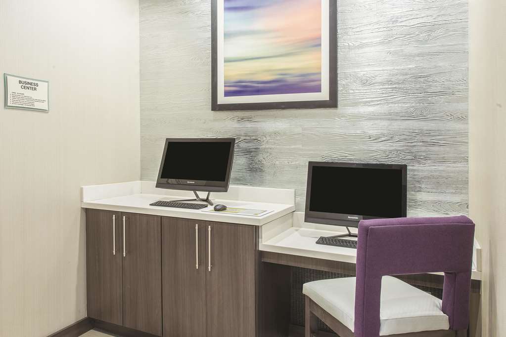 La Quinta Inn & Suites by Wyndham Enid - photo 29