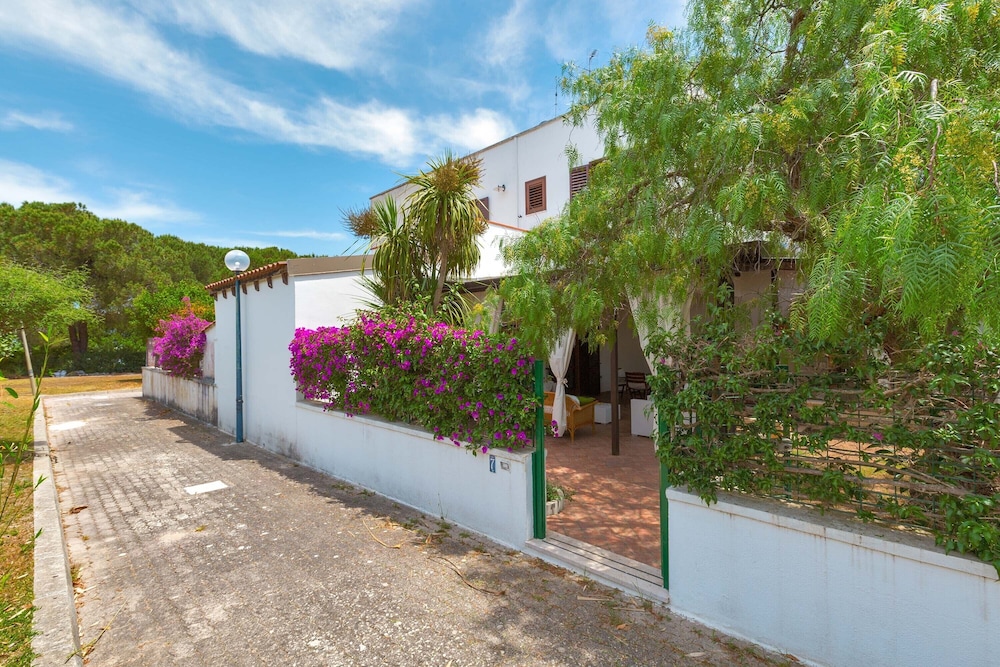 3017 Villino Pepe Rosa by Barbarhouse in Melendugno, Italy