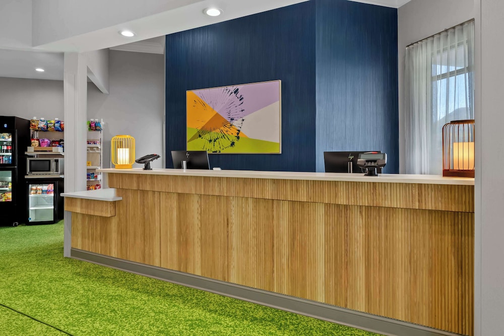 Super 8 by Wyndham Daleville Roanoke - photo 5