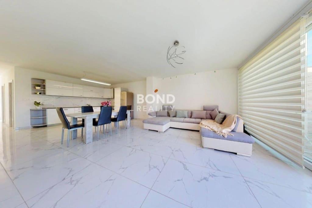 Veľký rodinný dom in Senec, Slovakia