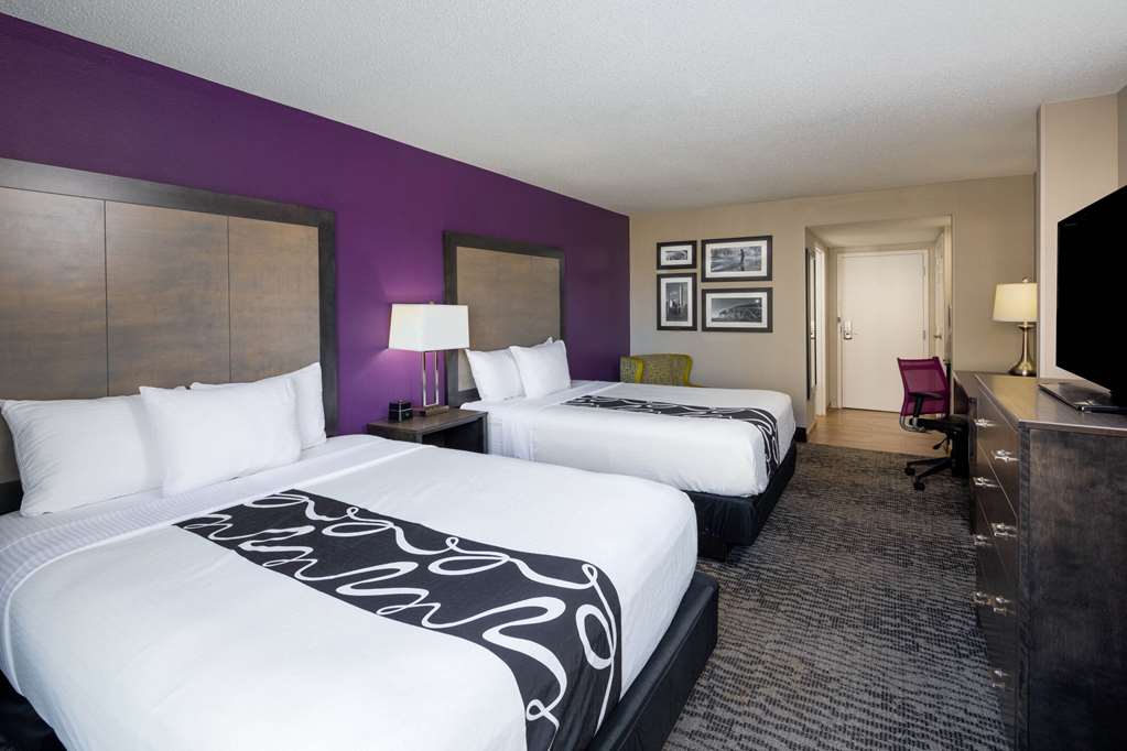 La Quinta Inn & Suites by Wyndham Kennesaw - photo 12