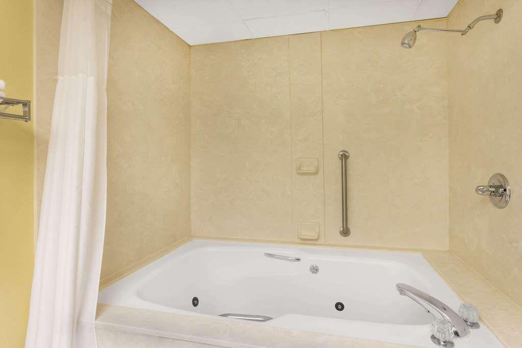 Baymont by Wyndham Fayetteville - photo 4