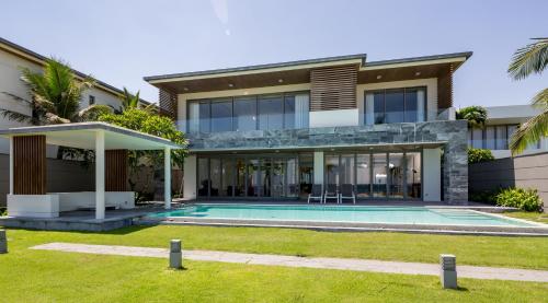 Luxury Villa 5 Ocean Front IDCWH — 5-Star Luxury Hotel in Da Nang, Vietnam