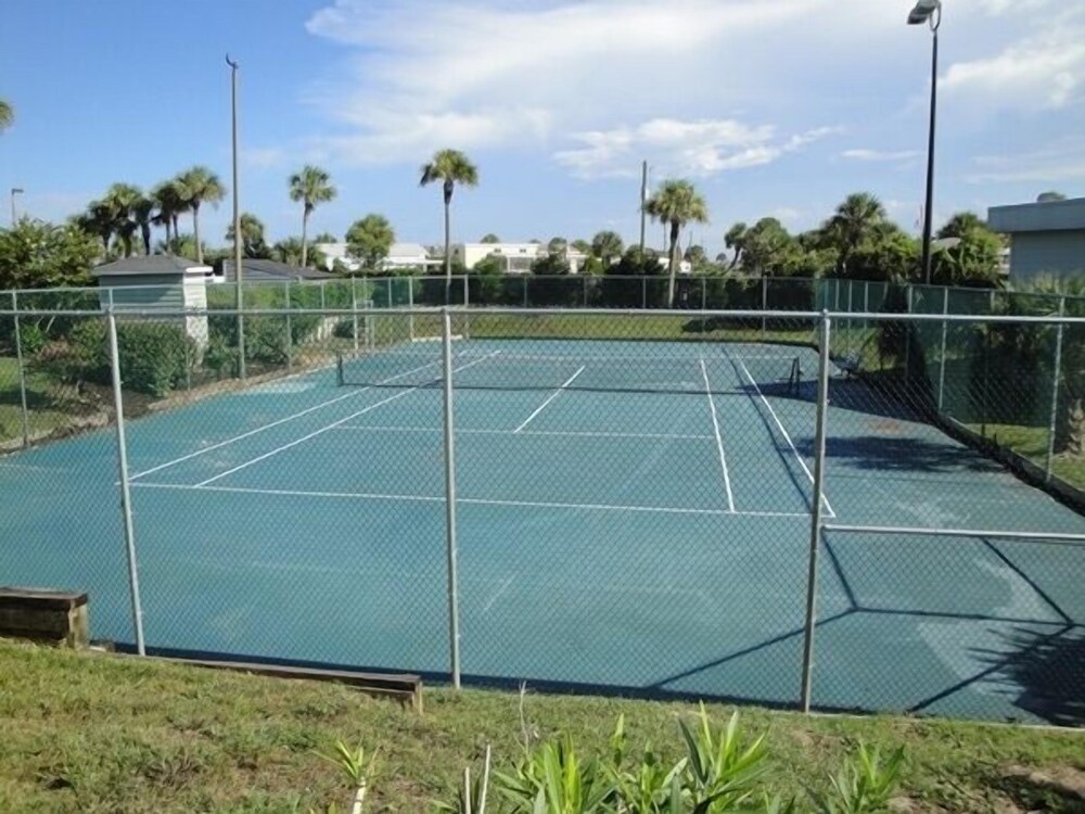 Hibiscus Oceanfront Resort - photo 28