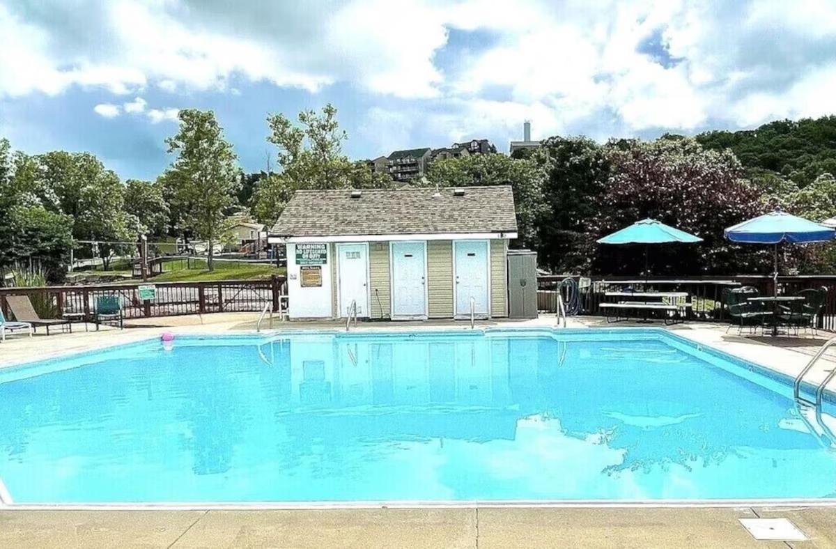 Beautiful Branson Getaway Next to Silver Dollar City &Tablerock Family Amenities — 4-Star Luxury Hotel in Branson, United States