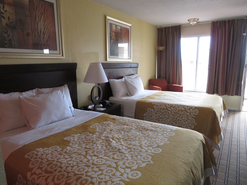 Days Inn by Wyndham Blytheville - photo 23