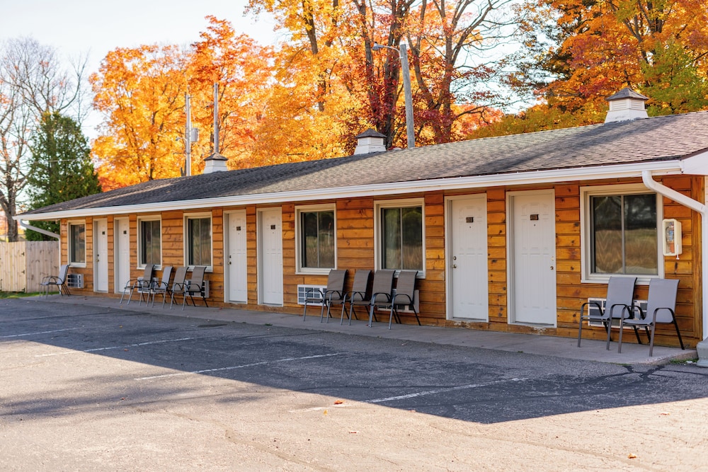 Alger Falls Motel - photo 22