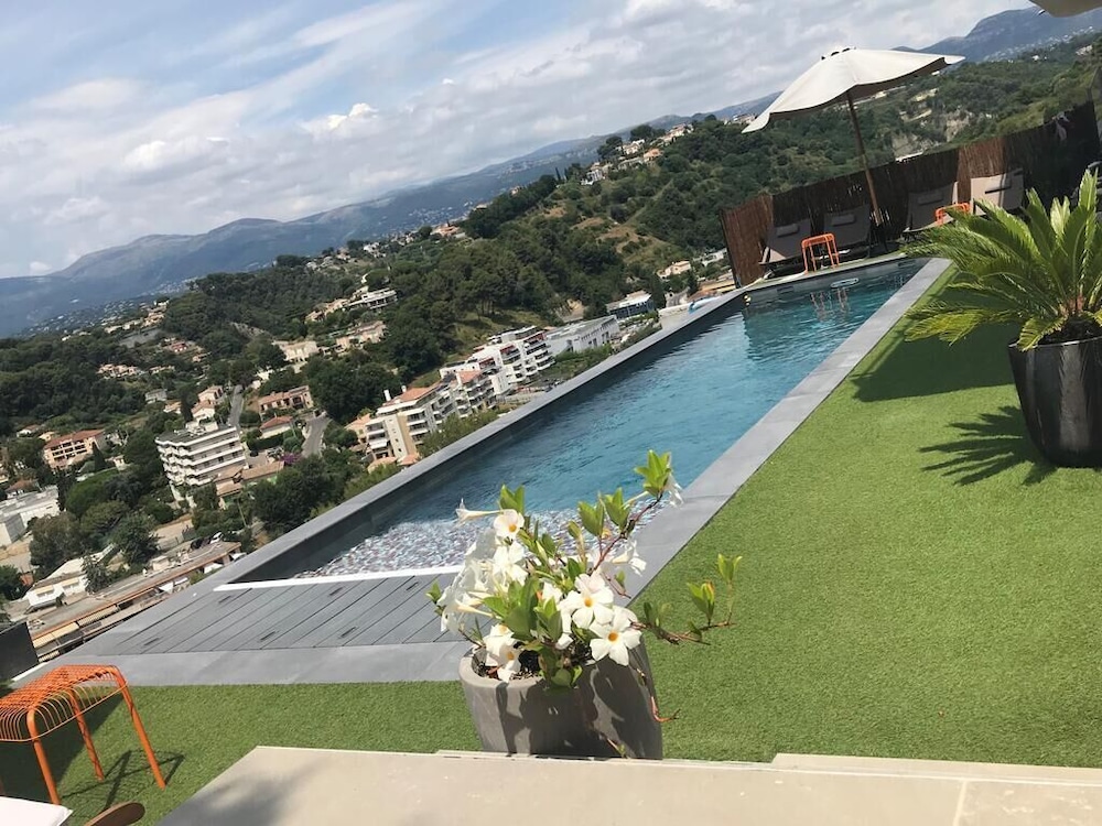 Twenty Rent — Cagnes Sur Mer
