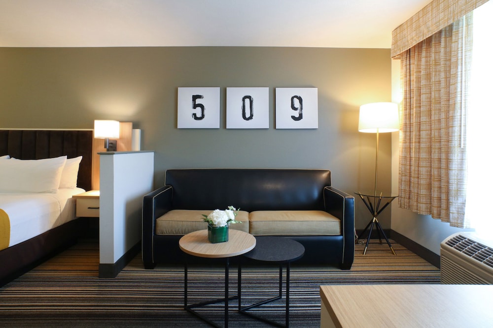 Oxford Suites Spokane Valley - photo 21