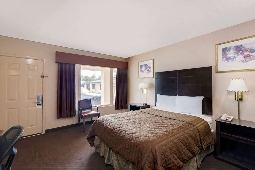 Travelodge By Wyndham Ozona - photo 9