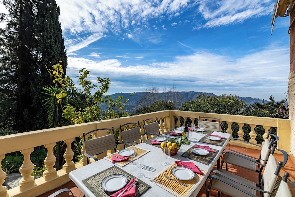 Appartamento Giovanni Relax Among Green — 4-Star Luxury Hotel in Camaiore, Italy