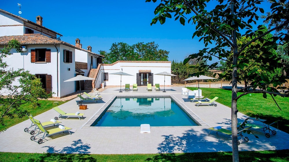 Villa Ardente 12 1 Emma Villas — 4-Star Luxury Hotel in Bellante, Italy