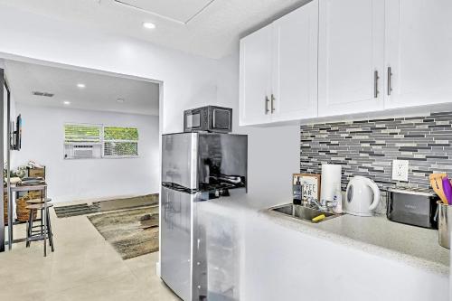 Hollywood Large Studio Close to Beach & Casino LB3 in Hollywood, United States