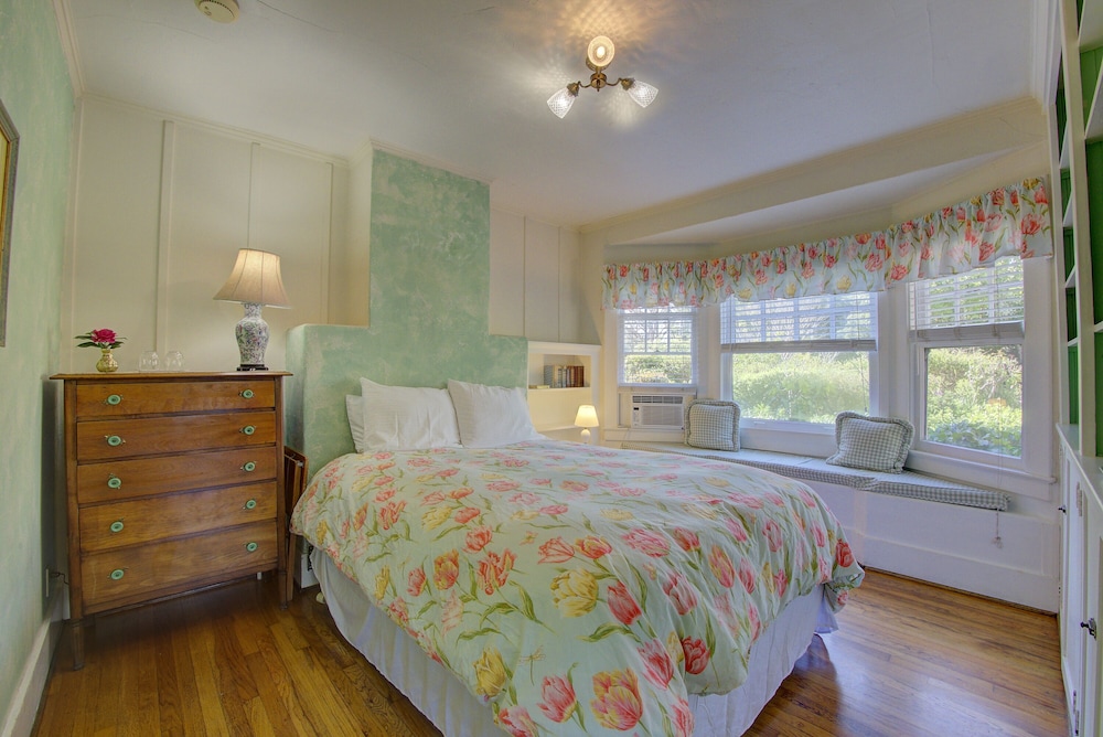 Secret Garden Inn and Cottages - photo 83