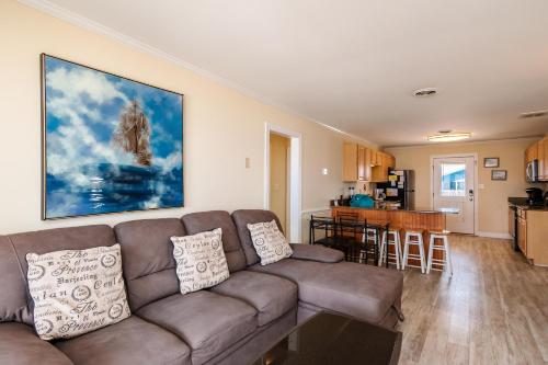 Absolute Beach by Oak Island Accommodations - photo 18